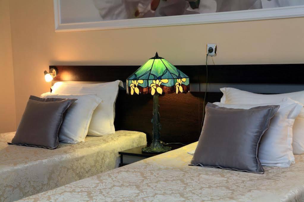 שומן Family Hotel Central מראה חיצוני תמונה