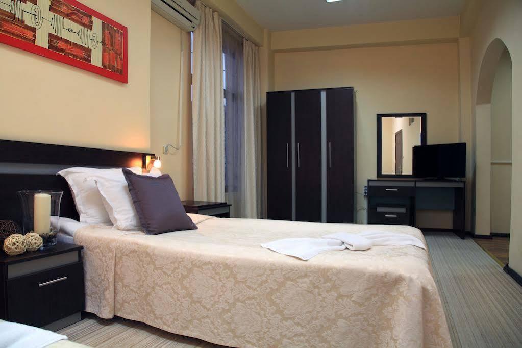 שומן Family Hotel Central מראה חיצוני תמונה