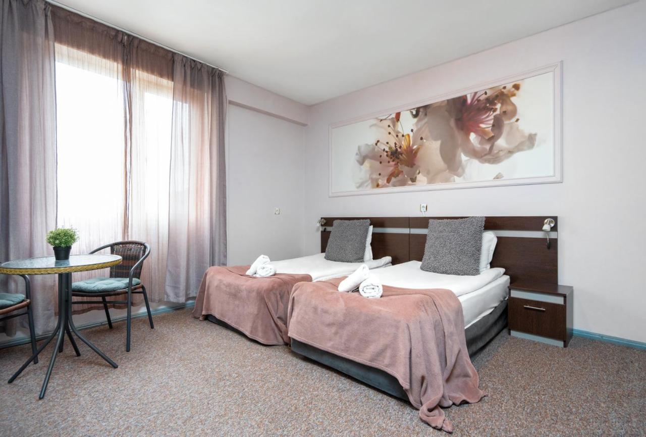 שומן Family Hotel Central מראה חיצוני תמונה