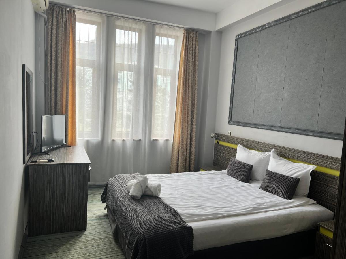 שומן Family Hotel Central מראה חיצוני תמונה