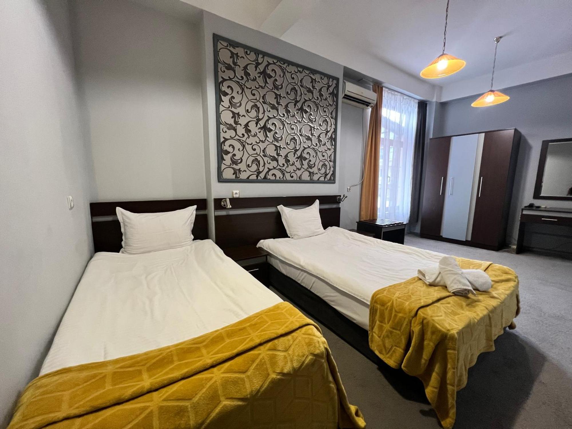 שומן Family Hotel Central מראה חיצוני תמונה